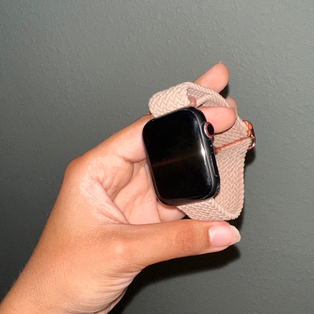 Apple SE 45 mm Smartwatch with Pink Band
